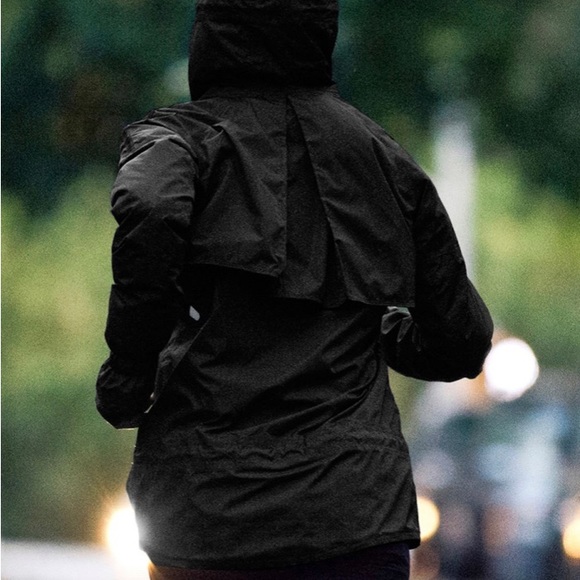 EUC Lululemon Run: Black Make It Rain Jacket- Size 6 - Picture 2 of 16